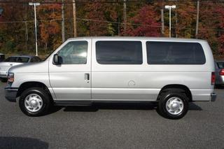 Ford Econoline Wagon 2011 photo 4