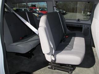 Ford Econoline Wagon 2011 photo 2