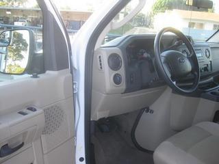 Ford Econoline Wagon 2011 photo 2