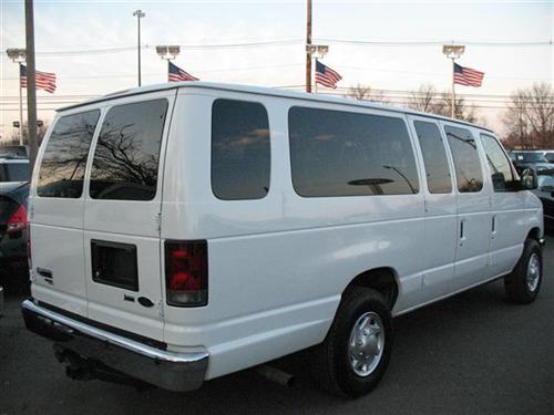 Ford Econoline Wagon 2011 photo 1