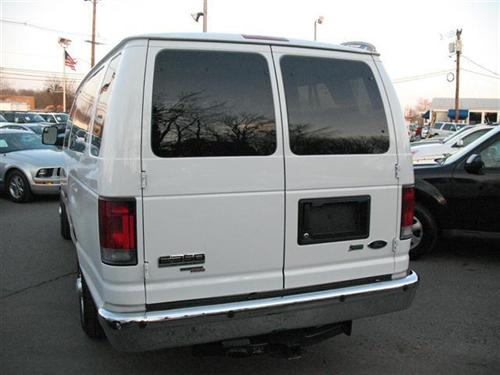 Ford Econoline Wagon 2011 photo 3