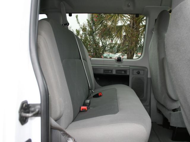 Ford Econoline Wagon 2011 photo 5