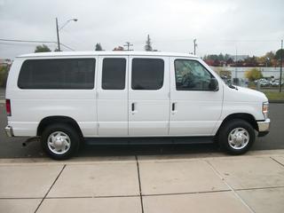 Ford Econoline Wagon 2011 photo 5