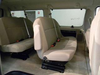 Ford Econoline Wagon 2011 photo 2