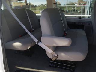 Ford Econoline Wagon 2011 photo 2