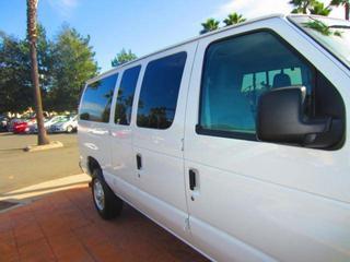 Ford Econoline Wagon 2011 photo 2