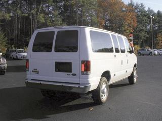 Ford Econoline Wagon 2011 photo 3