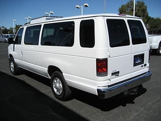 Ford Econoline Wagon 2011 photo 2