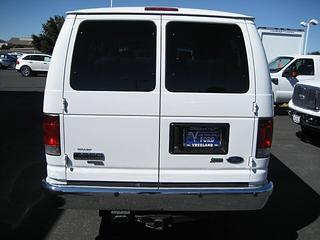 Ford Econoline Wagon 2011 photo 3
