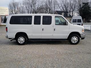 Ford Econoline Wagon 2011 photo 4
