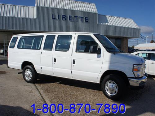 Ford Econoline Wagon 2011 photo 1