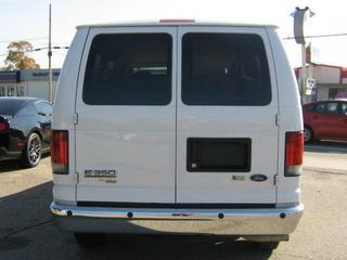 Ford Econoline Wagon 2011 photo 4