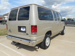 Ford Econoline Wagon 2011 photo 4