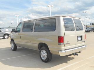 Ford Econoline Wagon 2011 photo 5