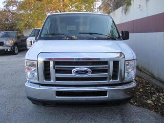 Ford Econoline Wagon 2011 photo 1