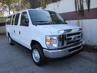 Ford Econoline Wagon 2011 photo 2