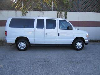 Ford Econoline Wagon 2011 photo 3
