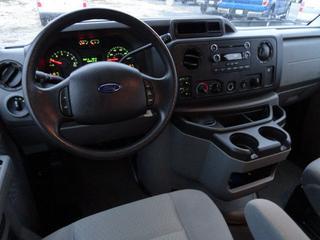 Ford Econoline Wagon 2011 photo 2