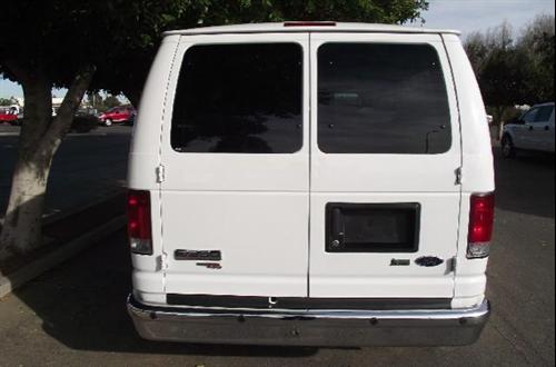 Ford Econoline Wagon 2011 photo 4