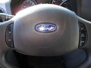 Ford Econoline Wagon 2011 photo 3