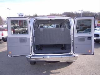 Ford Econoline Wagon 2011 photo 2