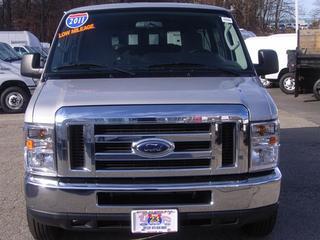 Ford Econoline Wagon 2011 photo 4