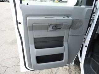 Ford Econoline Wagon 2011 photo 3