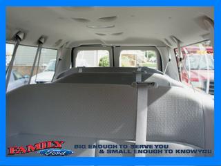 Ford Econoline Wagon 2011 photo 4
