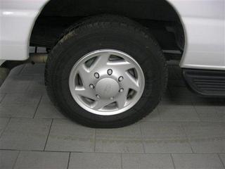 Ford Econoline Wagon 2011 photo 3