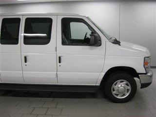 Ford Econoline Wagon 2011 photo 4