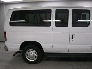Ford Econoline Wagon 2011 photo 5