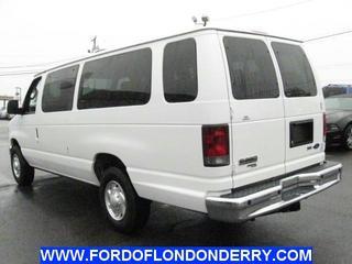 Ford Econoline Wagon 2011 photo 5