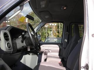 Ford Econoline Wagon 2011 photo 2
