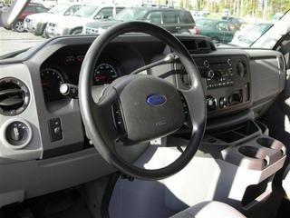 Ford Econoline Wagon 2011 photo 3