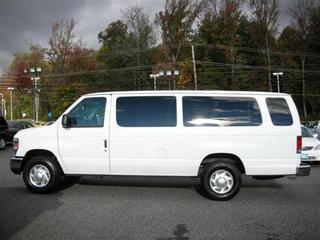 Ford Econoline Wagon 2011 photo 4