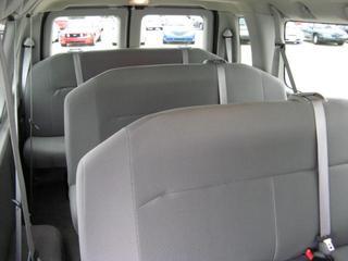 Ford Econoline Wagon 2011 photo 2