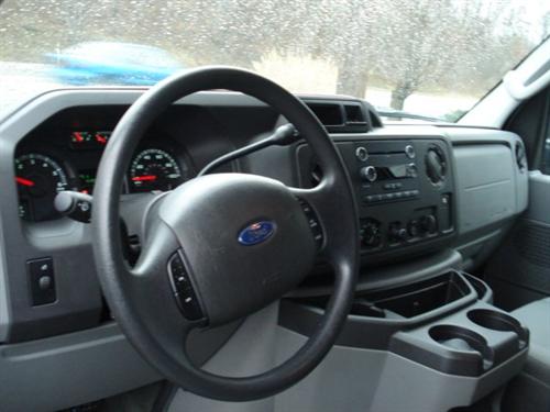 Ford Econoline Wagon 2011 photo 1