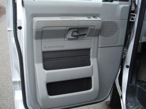 Ford Econoline Wagon 2011 photo 3