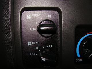 Ford Econoline Wagon 2011 photo 2