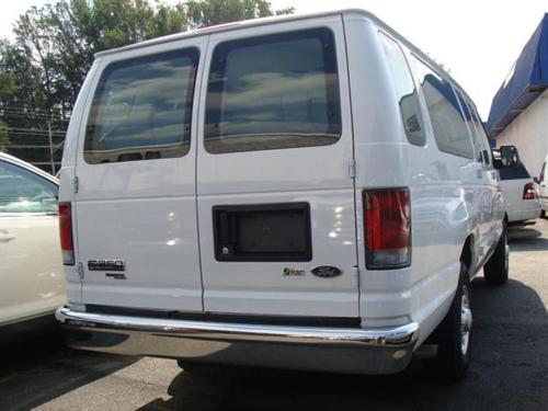Ford Econoline Wagon 2011 photo 1