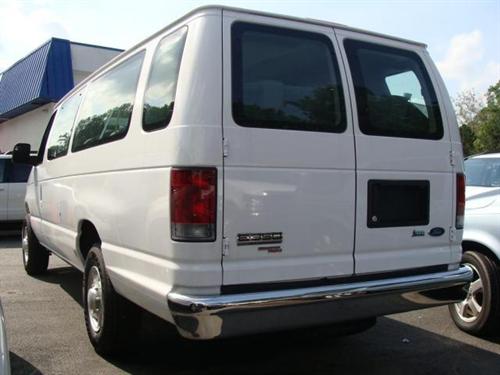 Ford Econoline Wagon 2011 photo 2