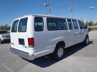 Ford Econoline Wagon 2011 photo 2