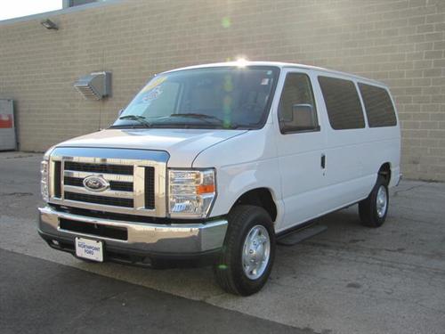 Ford Econoline Wagon 2011 photo 2