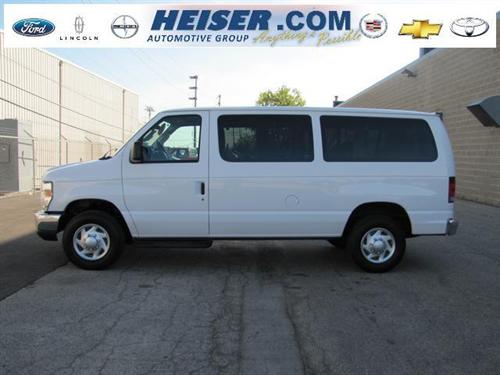 Ford Econoline Wagon 2011 photo 3
