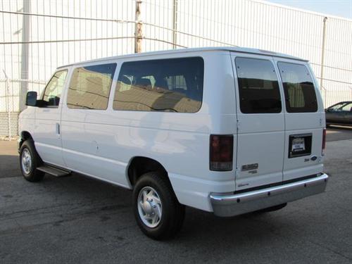 Ford Econoline Wagon 2011 photo 4