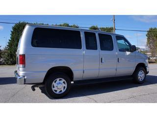 Ford Econoline Wagon 2011 photo 2
