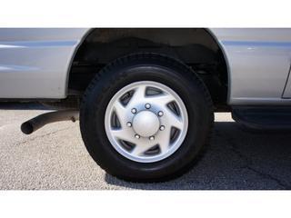 Ford Econoline Wagon 2011 photo 3