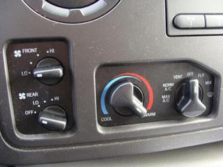 Ford Econoline Wagon 2011 photo 2