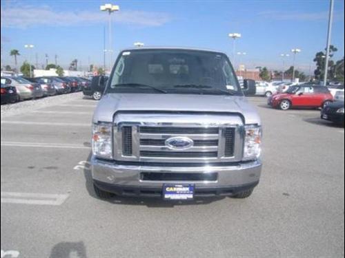 Ford Econoline Wagon 2011 photo 1