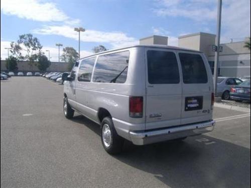 Ford Econoline Wagon 2011 photo 4